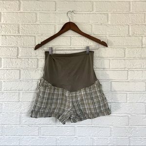 Oh Baby by Motherhood green plaid shorts size Small